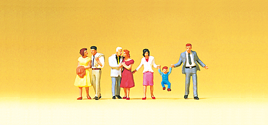 Walking couples<br /><a href='images/pictures/Preiser/75040.jpg' target='_blank'>Full size image</a>